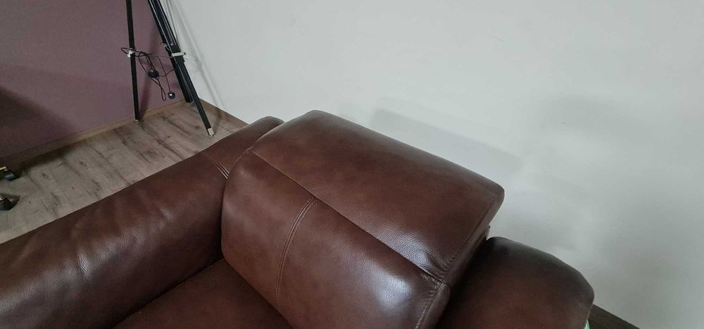 Кафяв кожен фотьойл с подвижна облегалка