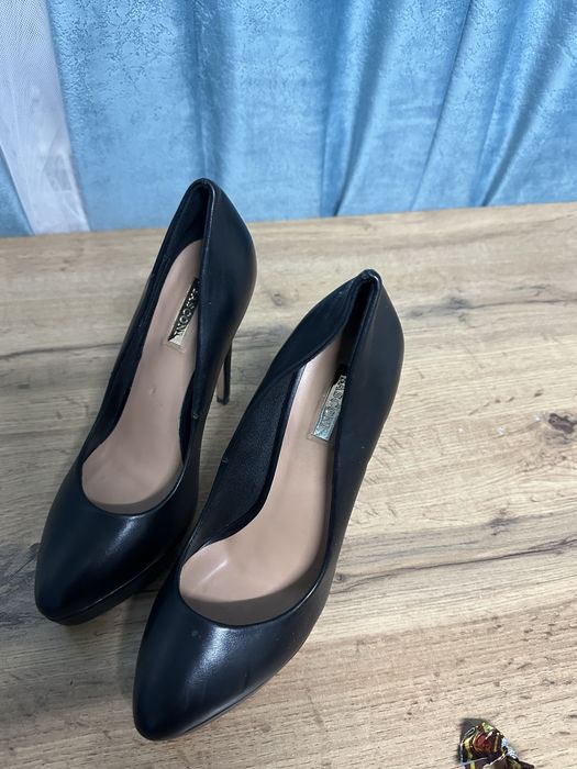 Продам туфли на шпильке Basconi