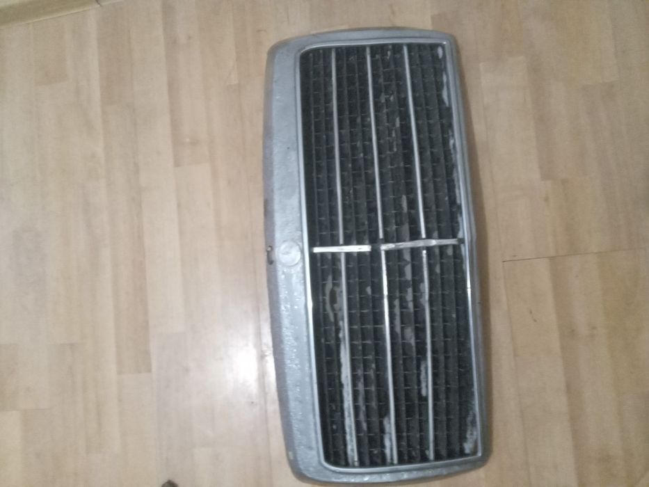 Продам капот дорест   телевизор  ноускат 124 мерс