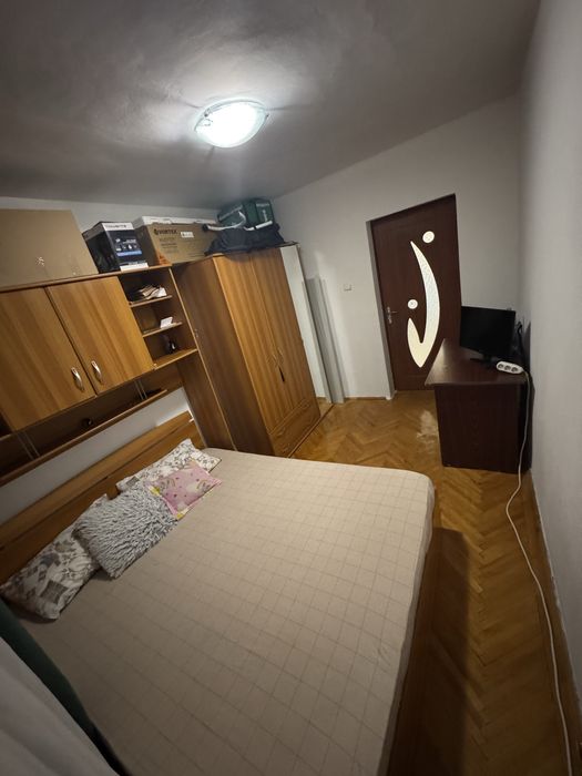 Vând apartament zonă centrală ,3 camere, decomandat, 0728237688