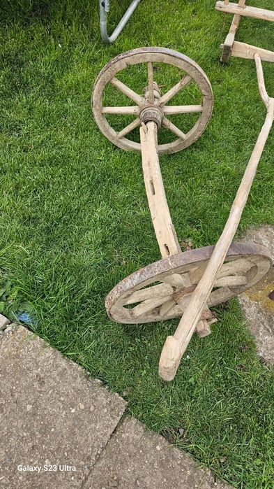 Vand lot unelte agricole vechi, țărănești - roti car, plug, jug - decor