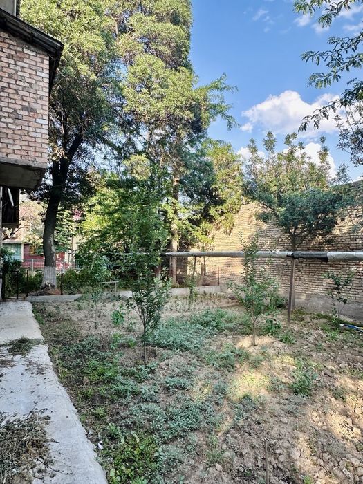 Продается однокомнатная квартира в центре города с хорошей локацией.