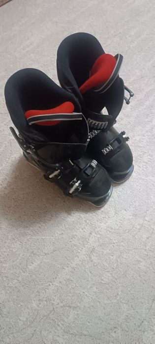 Продам лыжные ботинки