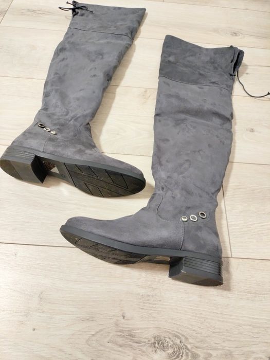 Cizme lungi mărimea 37.