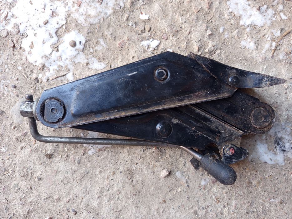 Продам домкрат на ладу гранту