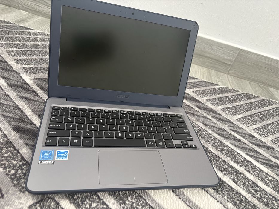 Laptop ASUS.