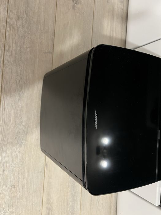 Bose 700 soundbar si subwoofer