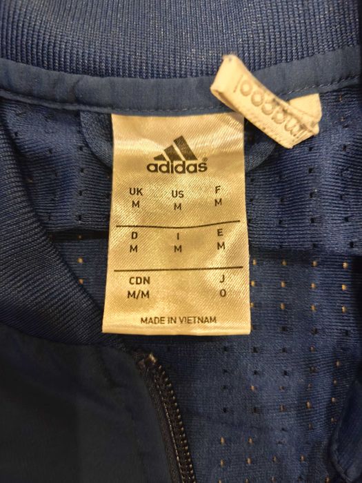 Горнища Adidas запазени