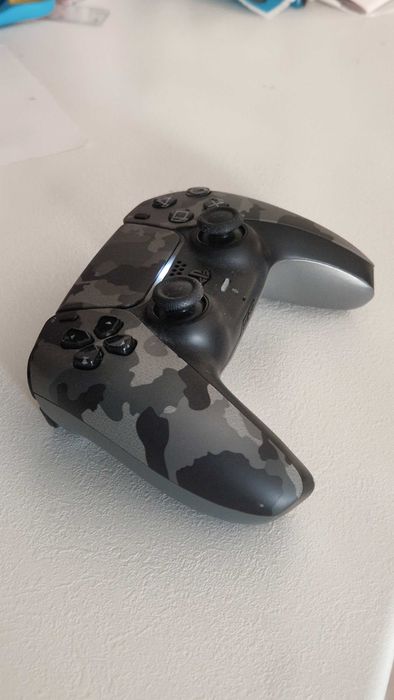 Продавам ,джойстик за PS5
