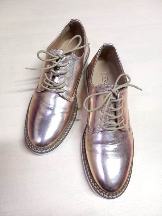 СРОЧНО ПРОДАМ новые ботинки от бренда Only.