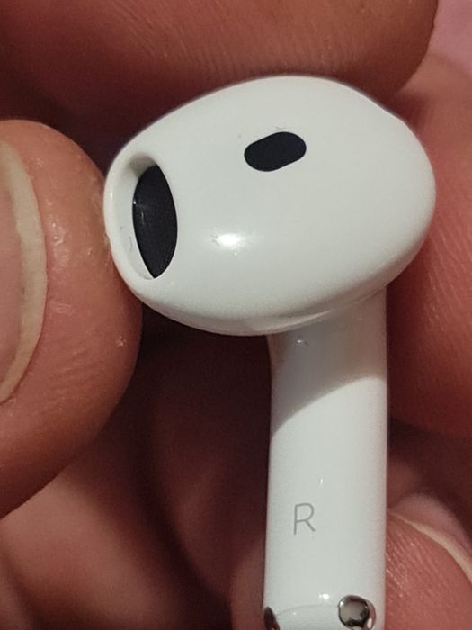Airpods 4 casca dreapta