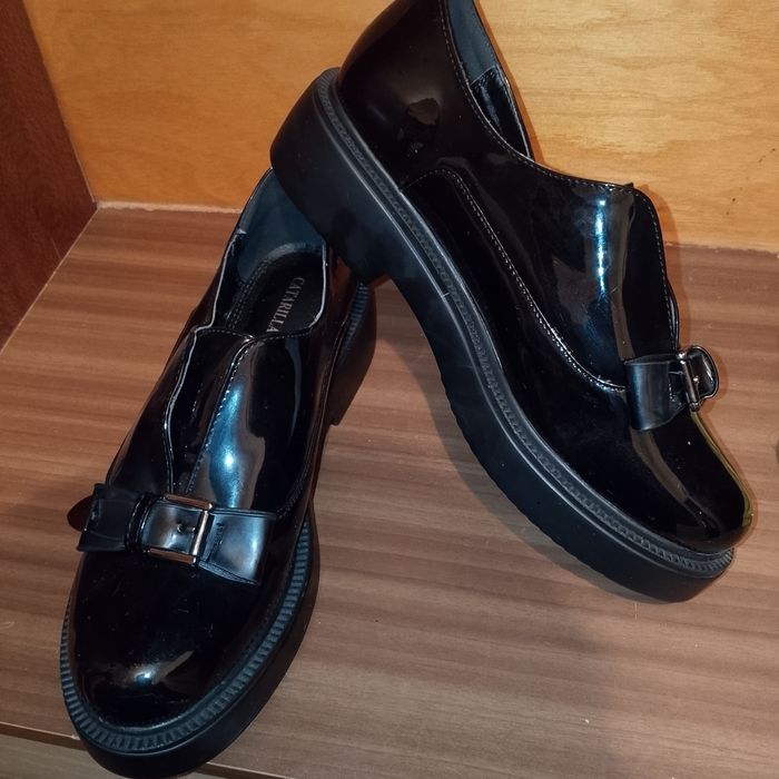 Лакированные женские туфли