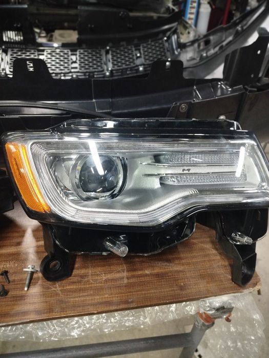 Фарове за jeep grand Cherokee wk2