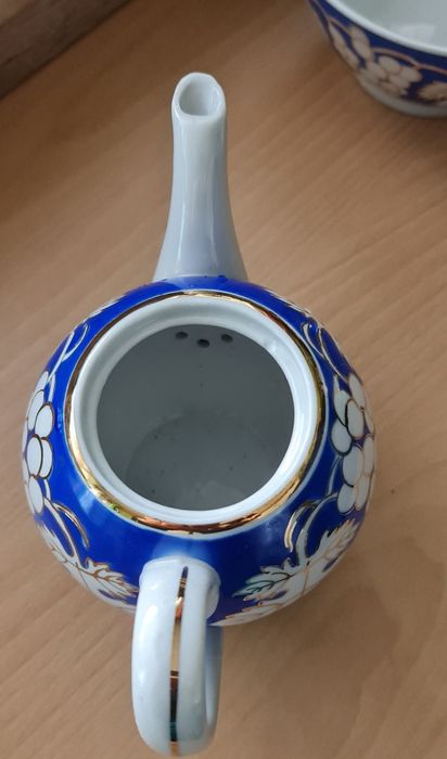 порцеланов сет грозде и злато