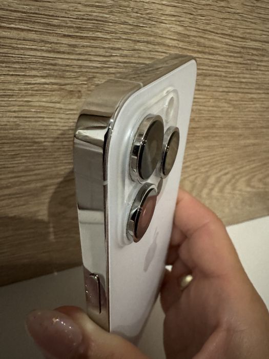 iPhone 14 Pro бял