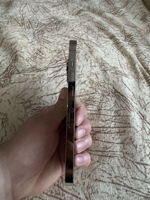 Продавам iphone 14pro 128gb