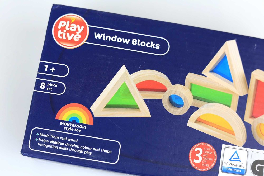 Монтесори геометрични фигури с разноцветни плаки на марката Playtive.