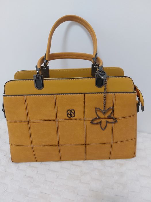 Стилна дамска чанта