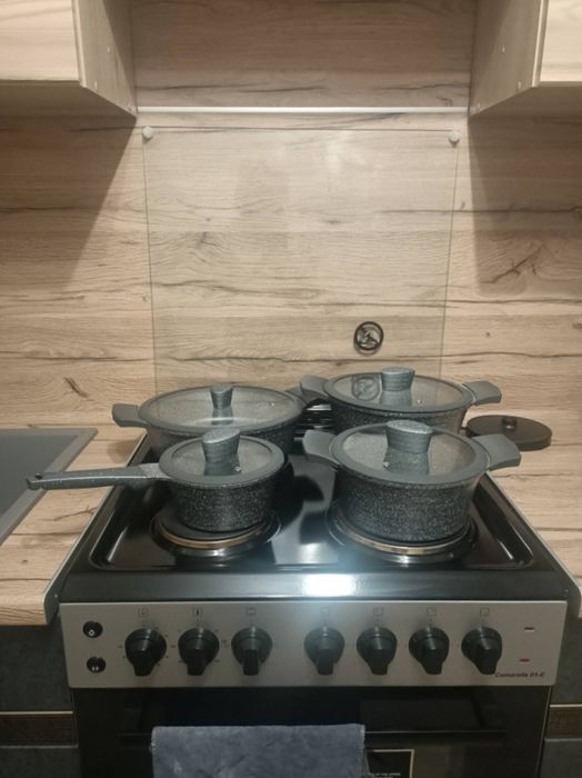 Продам кухонную плиту Artel
l