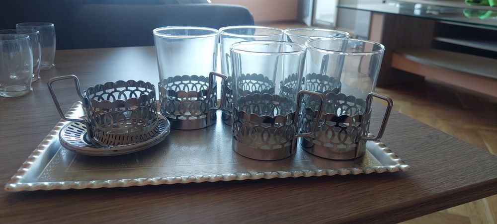 Продавам сервизи