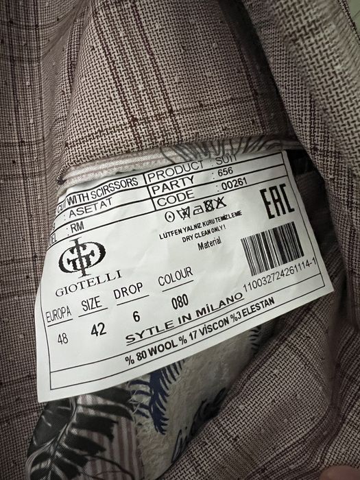 Costum barbati ( 3 piese ) ca nou cu eticheta