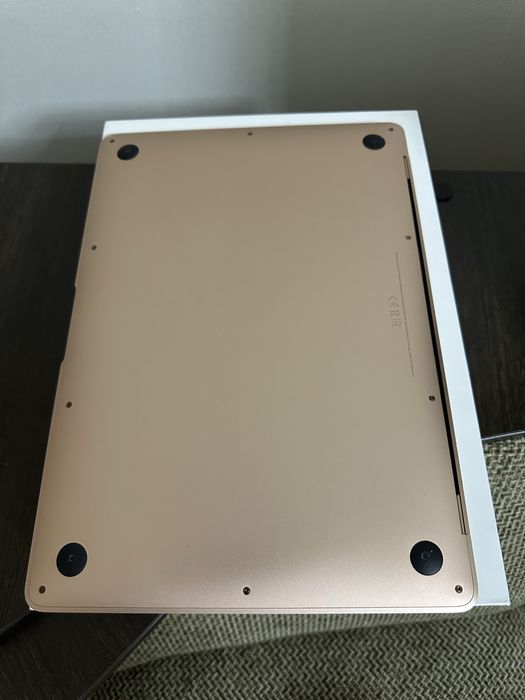 MacBook Air, 13,3, 8/128, 2019 года