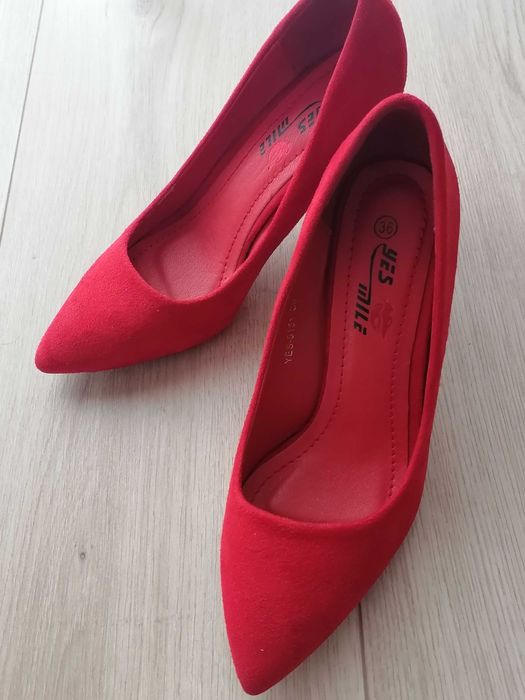 Pantofi cu toc gros, roșii catifelat