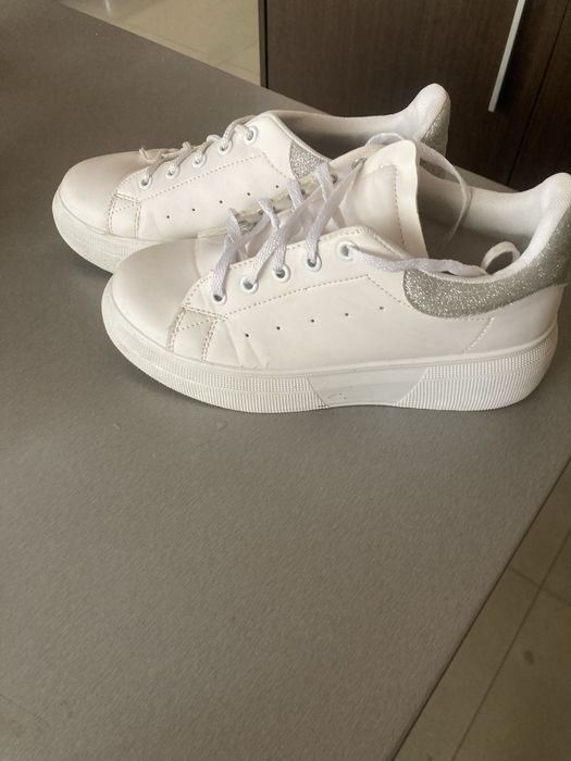 Обувки спортно елегатни