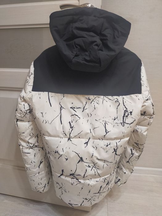 Зимняя куртка с капюшоном