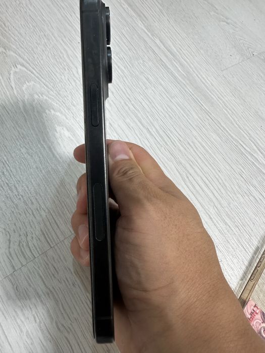 Продам Iphone 15 pro max 1 Tb батарей 80%