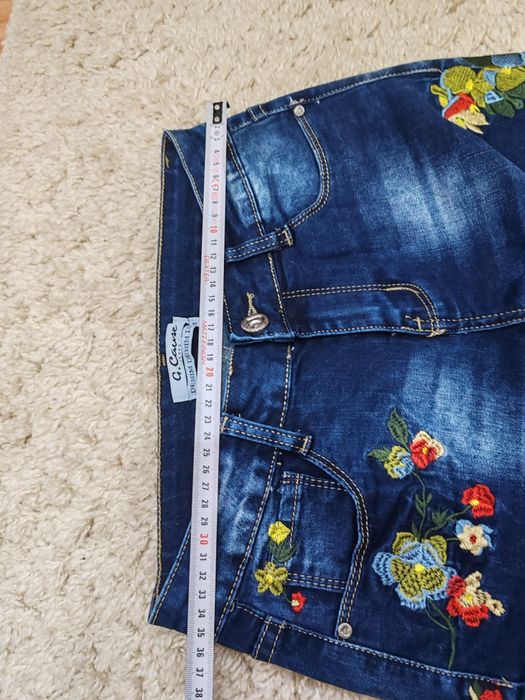 Pantaloni blugi cu broderie noi