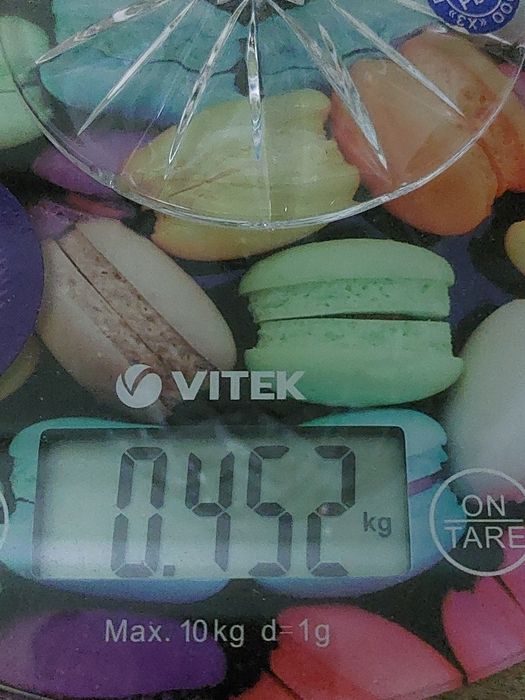 Хрустальная креманка на ножке.