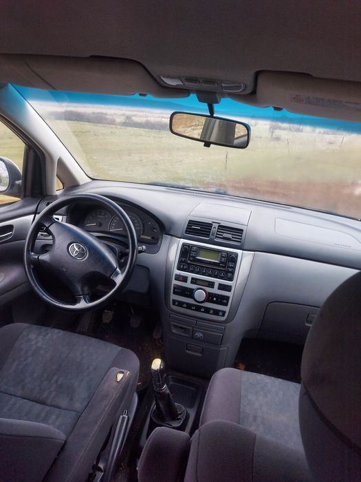 Vând toyota avensis verso, masina este radiată !