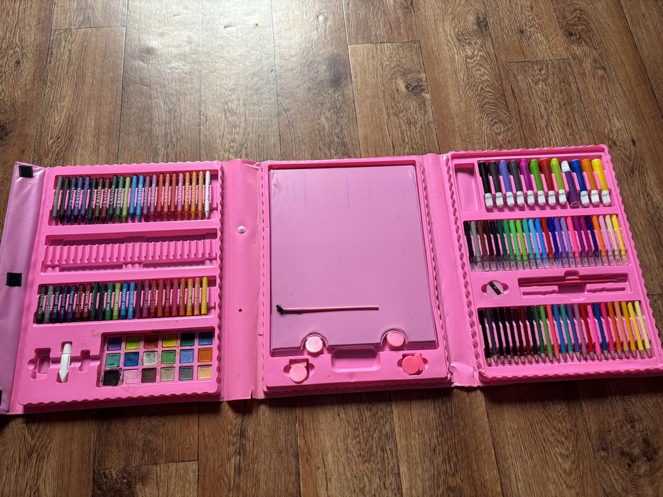 Набор для творчества 208 предметов с мольбертом