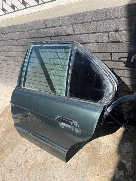 BMW E34 orqa eshik sotiladi