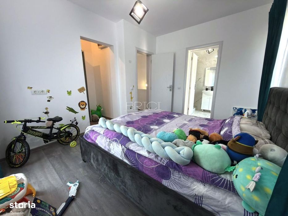 Casa, 90mp, 3 camere, 3 bai, cu Garaj si Curte