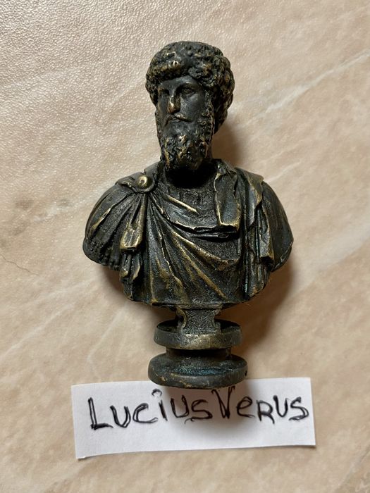 Реплики на бронзови бюстове