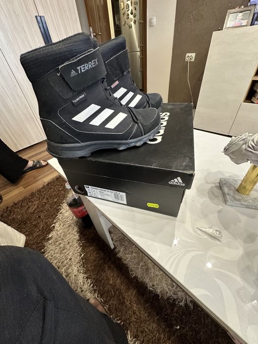 adidas почти нови