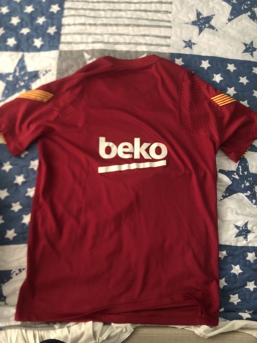 Тренировъчна тениска на Барселона