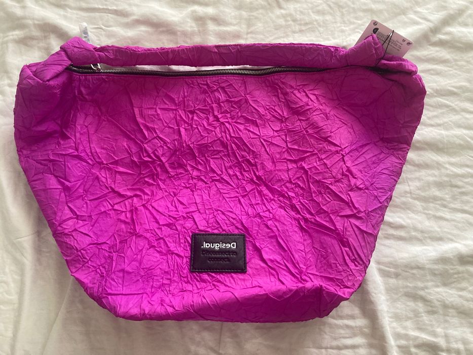 Desigual - оригинална нова чанта цвят цикламен