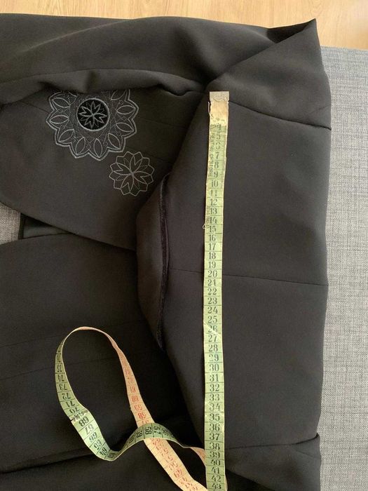 Costum dama MIZAR, sacou marime 40, fusta marime 42, negru cu broderie
