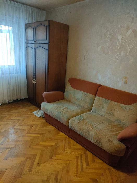 Apartament 3 camere semidecomandat