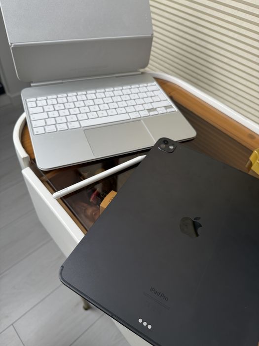 Tableta iPad Pro 13" M4 1 TB + Apple Pencil Pro + Keyboard