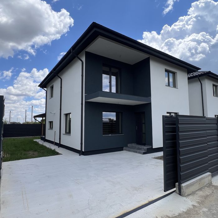 Casa de vanzare P+1E-1km de târgul săptămânal