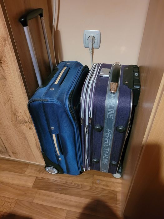 Продавам синьо куфарче