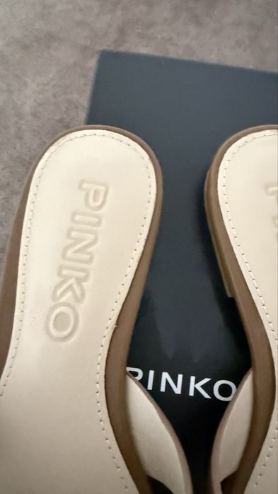 Стилни и оригинални чехли Pinko