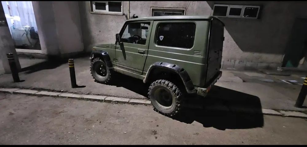 Vând Suzuki samurai