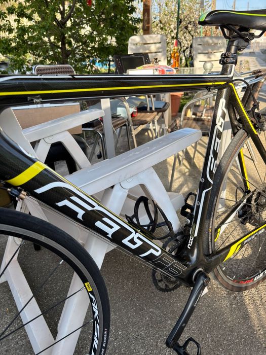 Bicicleta Cursiera full carbon FELT F6 si Focus Mares