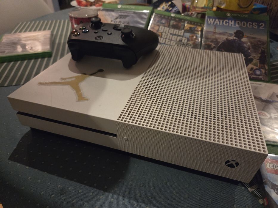 Vând Xbox One S stare bună