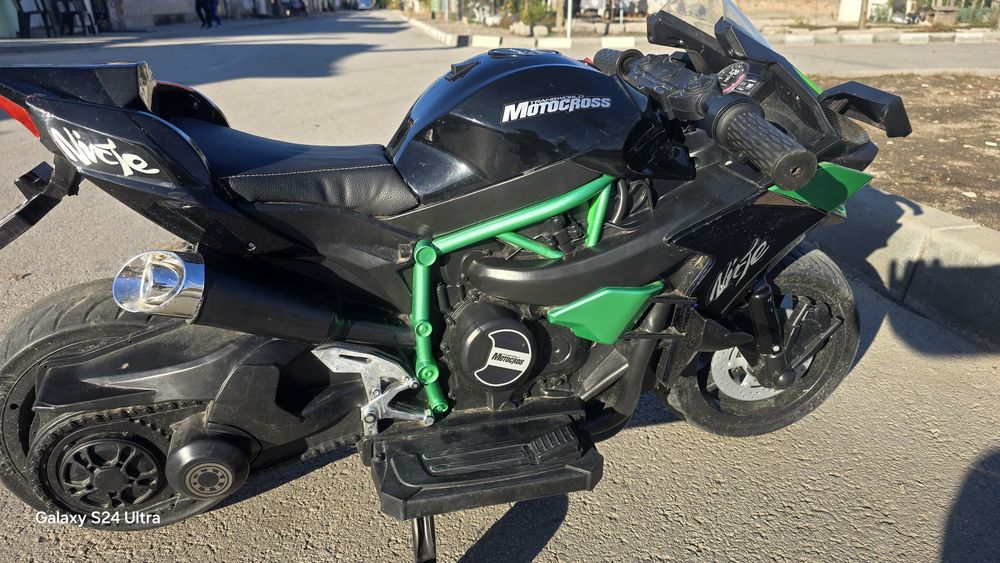 Детски акумолаторен мотор